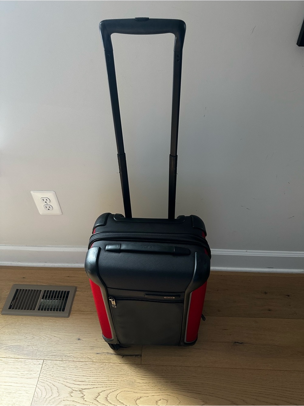 TUMI Alpha Black Red 4-Wheel International Carry-On - Picture 5 of 6